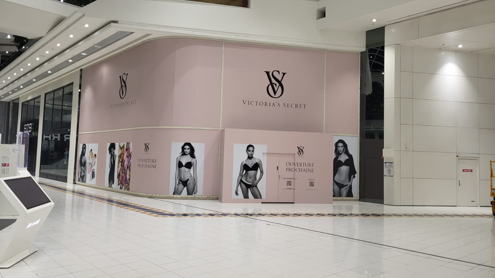 habillage vitrine palissade victorias-secret copie