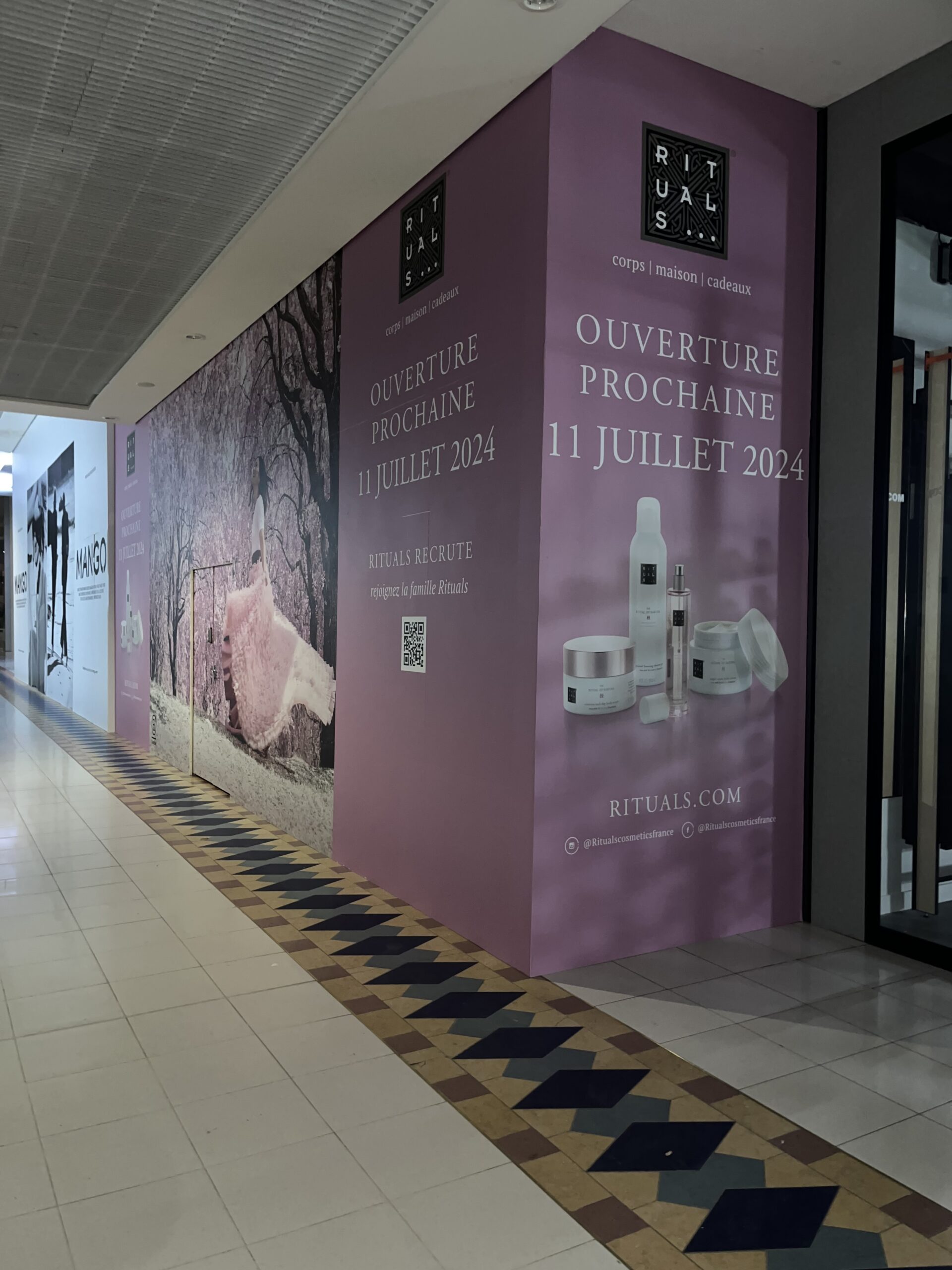 Installation de palissade de nuit en centre commercial